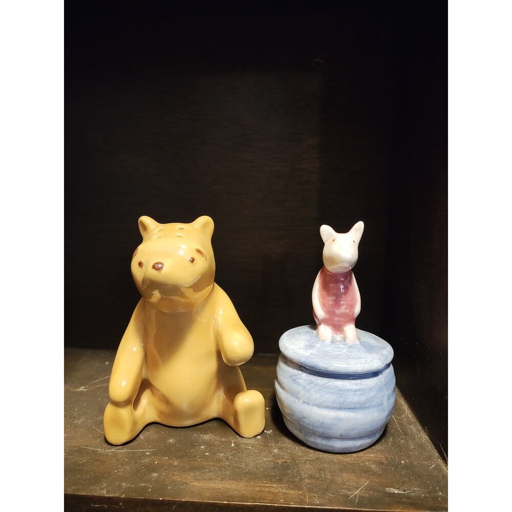 Disney Winnie the Pooh & Piglet Hunny Pot Ceramic Salt & Pepper Shakers Mexico
